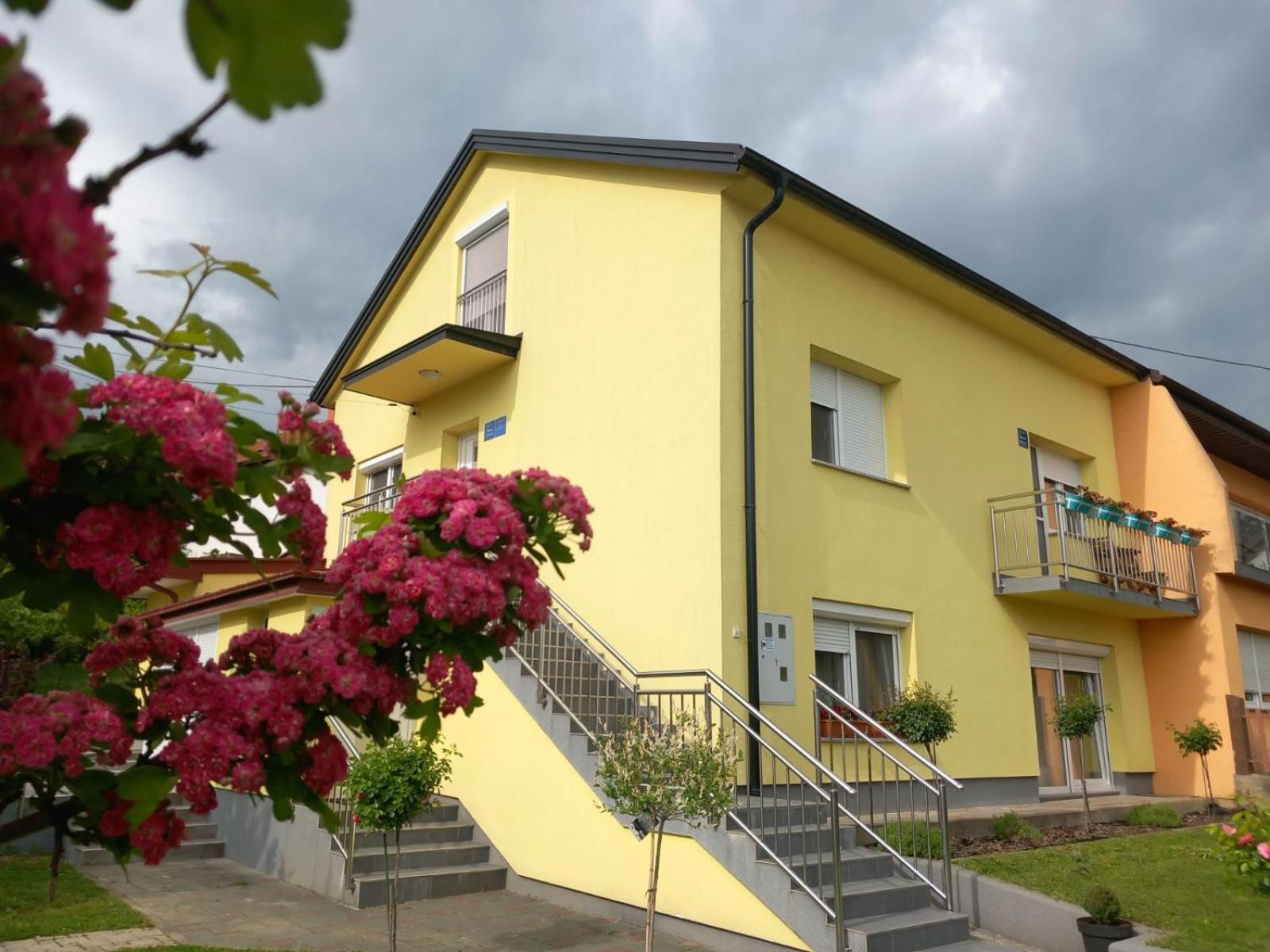 Apartman Megi & Studio Apartman Tomi - Self Check In Krapina Exterior photo